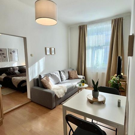 Apartment Caroline - Old Town, Ac Братислава Екстер'єр фото