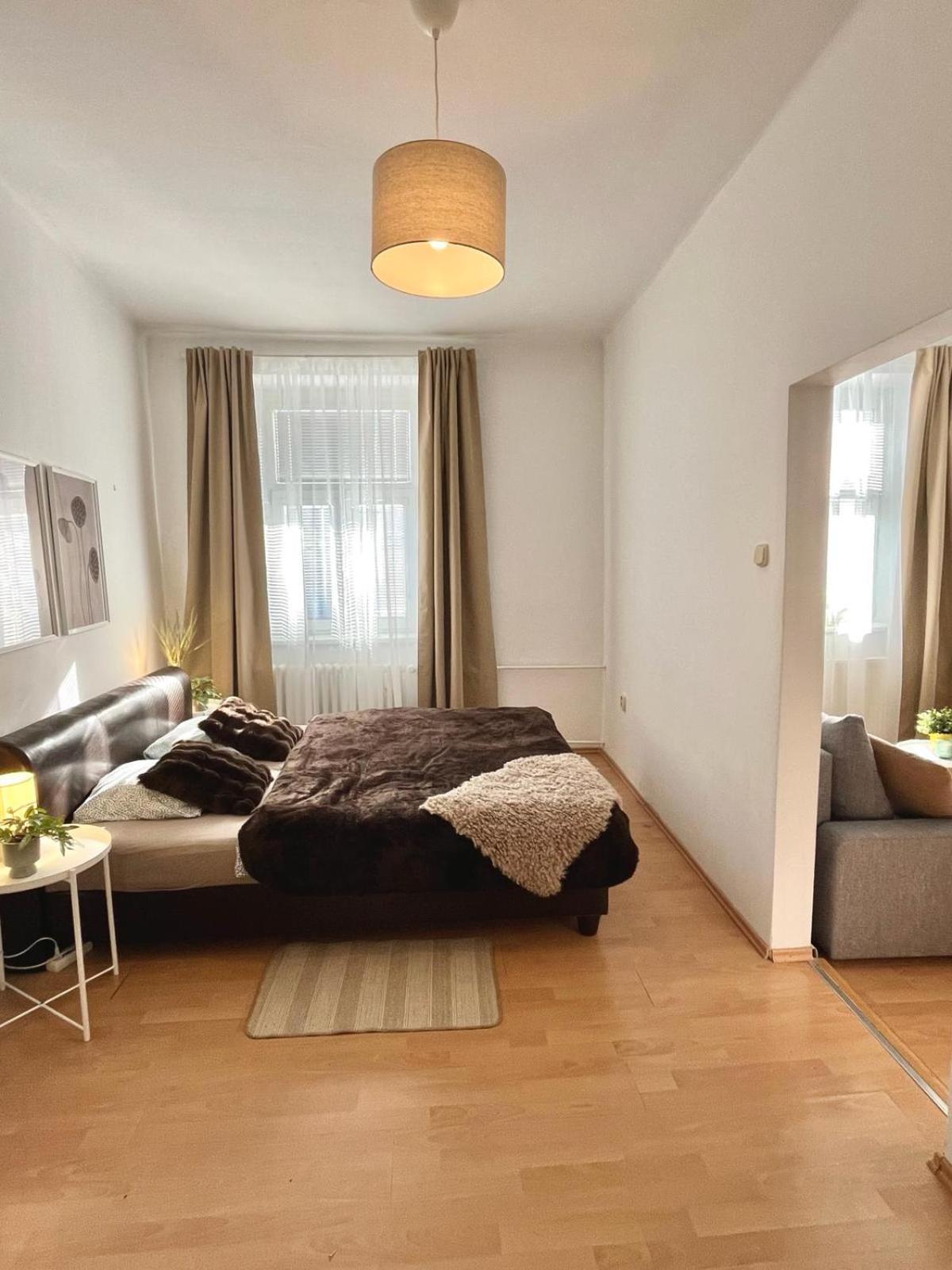 Apartment Caroline - Old Town, Ac Братислава Екстер'єр фото