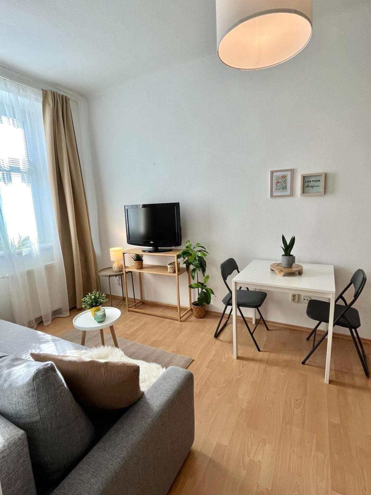 Apartment Caroline - Old Town, Ac Братислава Екстер'єр фото
