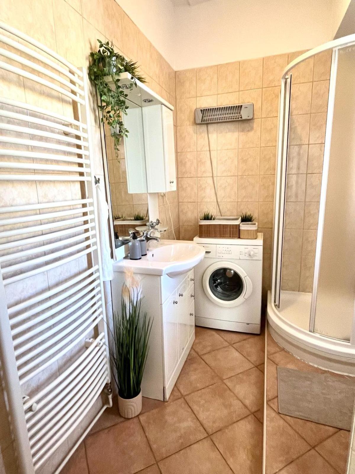 Apartment Caroline - Old Town, Ac Братислава Екстер'єр фото